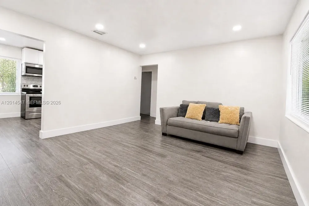 1631 NW 114th St Miami, FL 33167