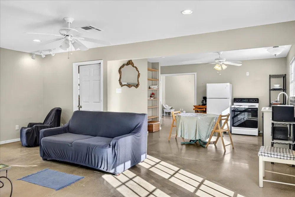 1603 VZ CR 2908 Eustace, TX 75124
