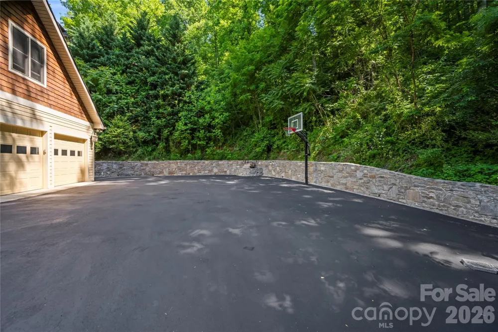 128 Churchill Downs Drive Fairview, NC 28730
