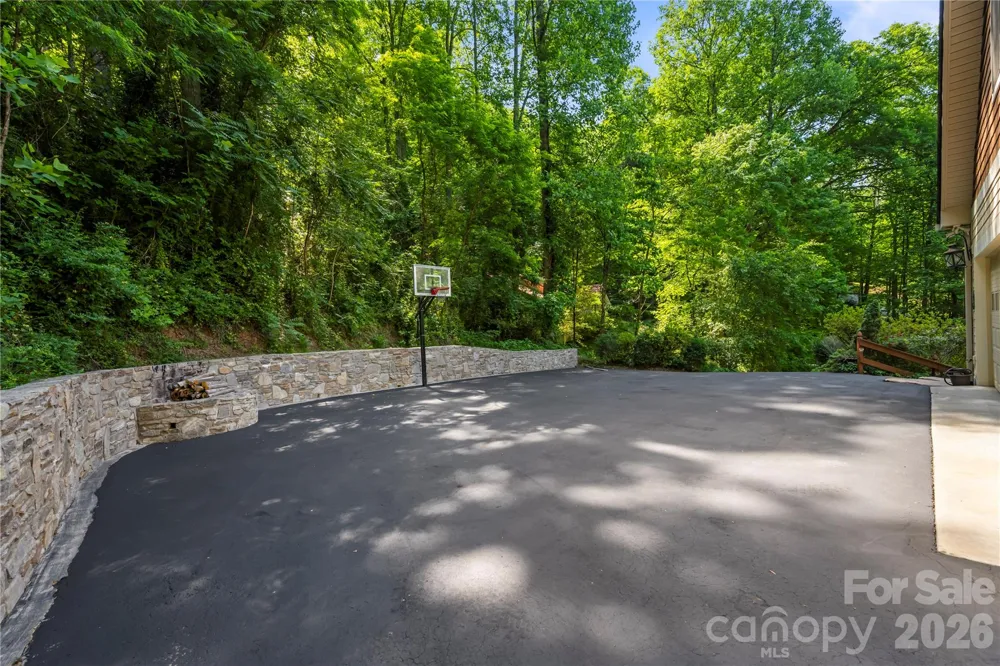 128 Churchill Downs Drive Fairview, NC 28730