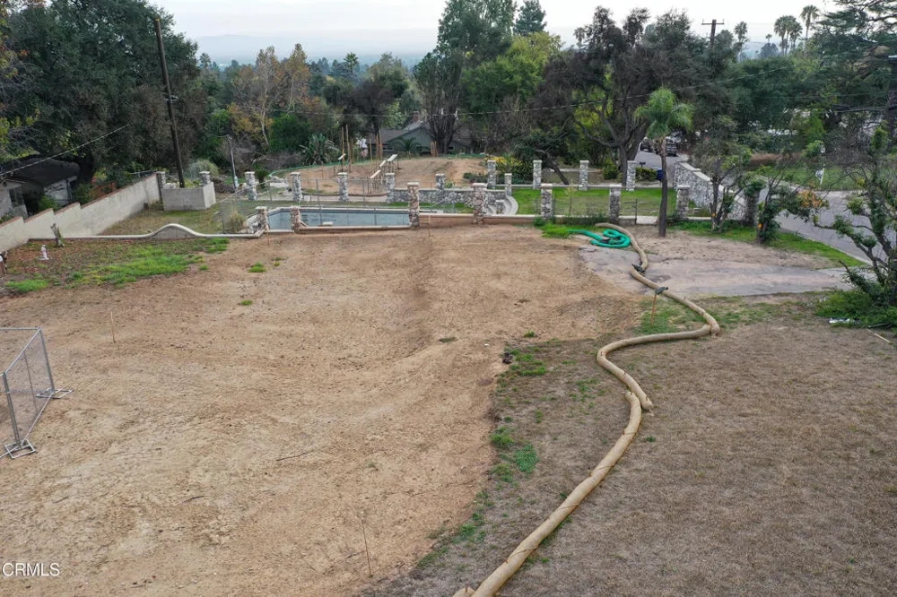 1808 E Altadena Drive Altadena, CA 91001
