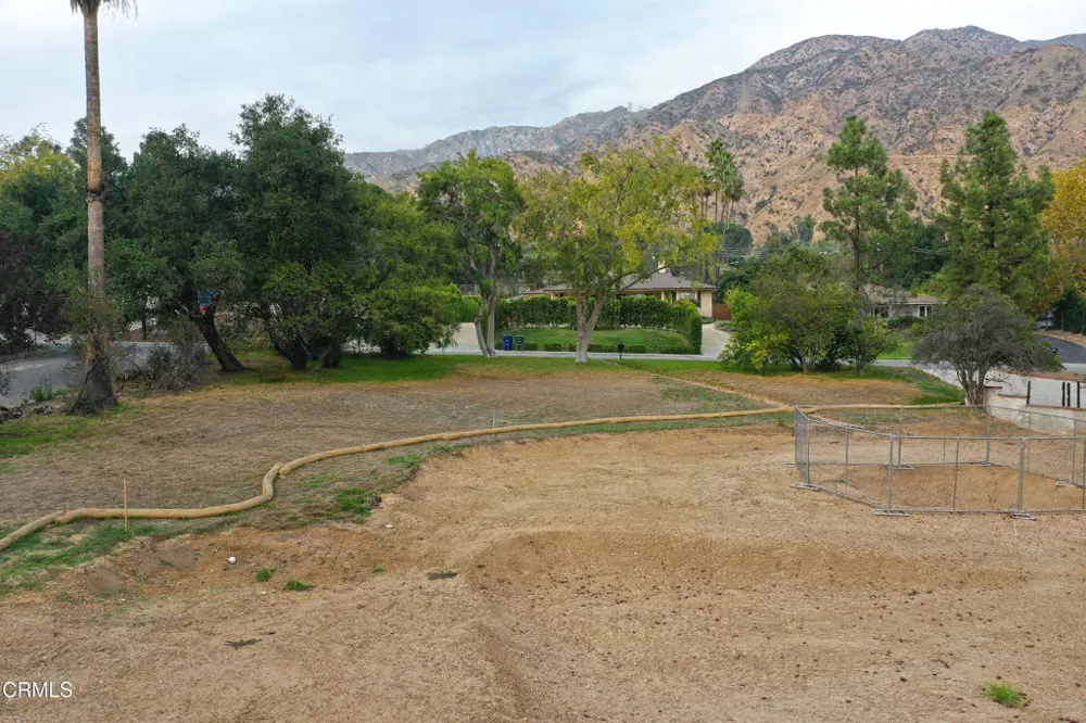 1808 E Altadena Drive Altadena, CA 91001