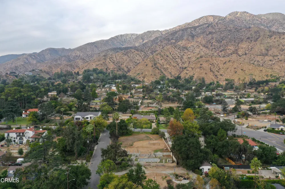 1808 E Altadena Drive Altadena, CA 91001