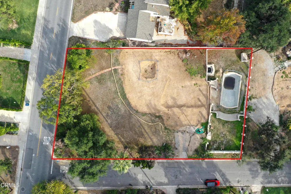 1808 E Altadena Drive Altadena, CA 91001