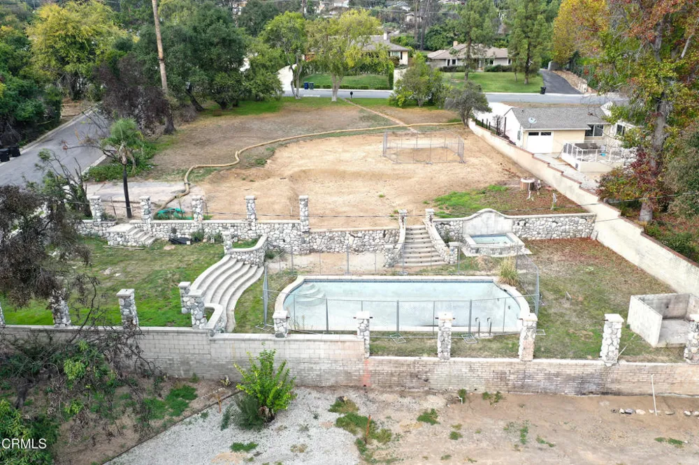 1808 E Altadena Drive Altadena, CA 91001