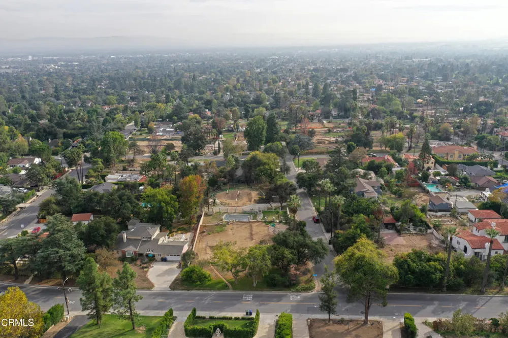 1808 E Altadena Drive Altadena, CA 91001