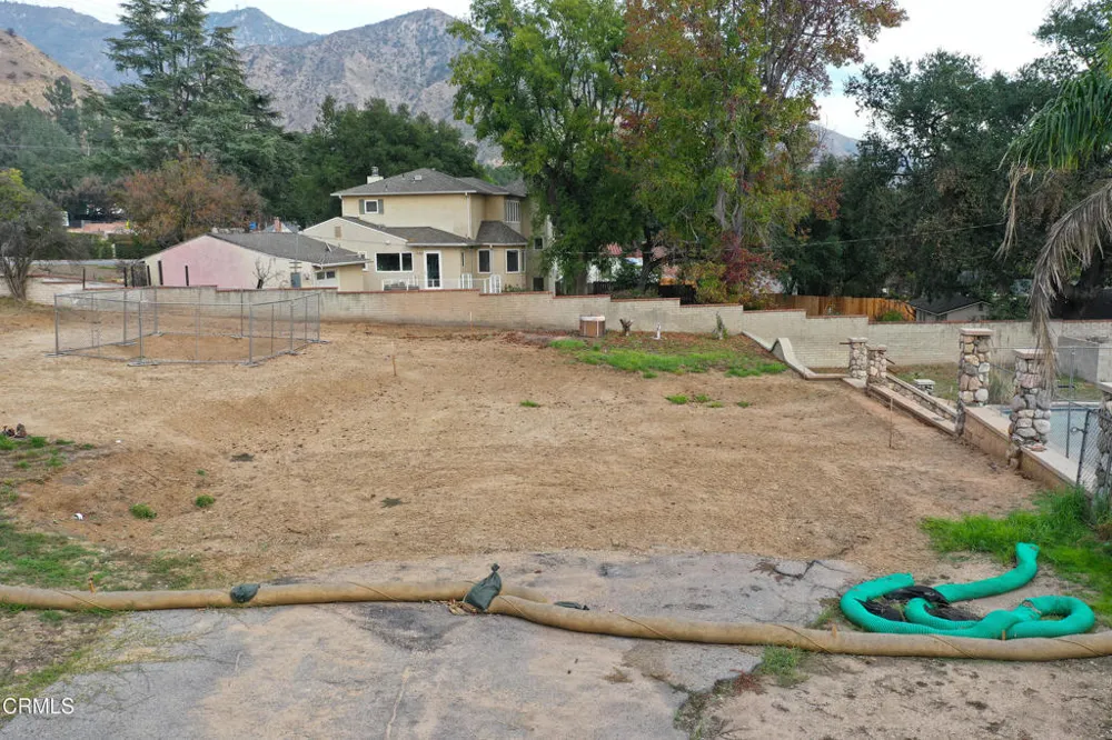 1808 E Altadena Drive Altadena, CA 91001