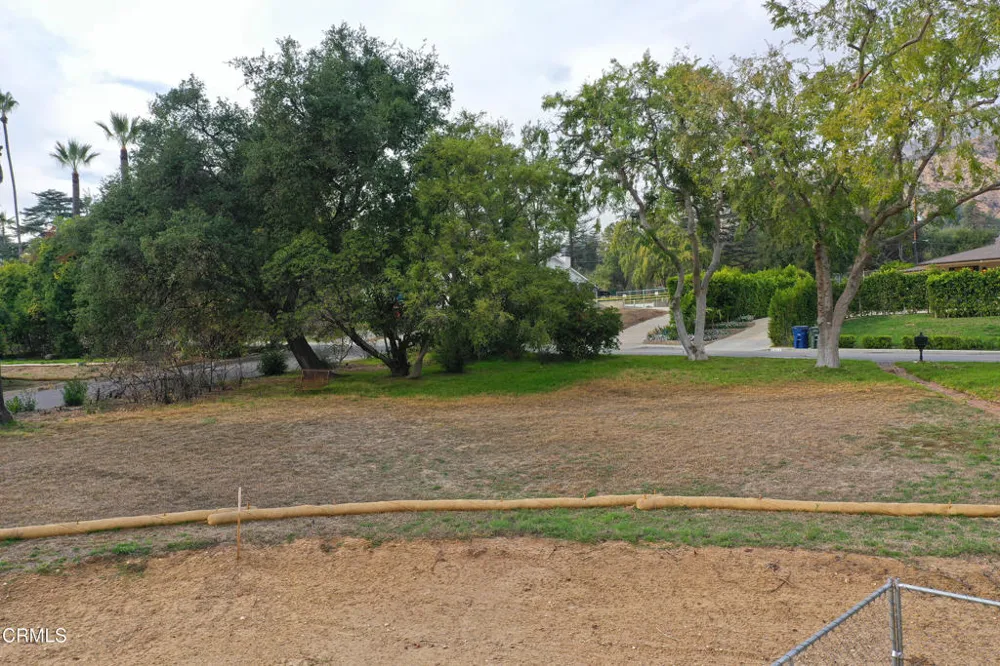 1808 E Altadena Drive Altadena, CA 91001