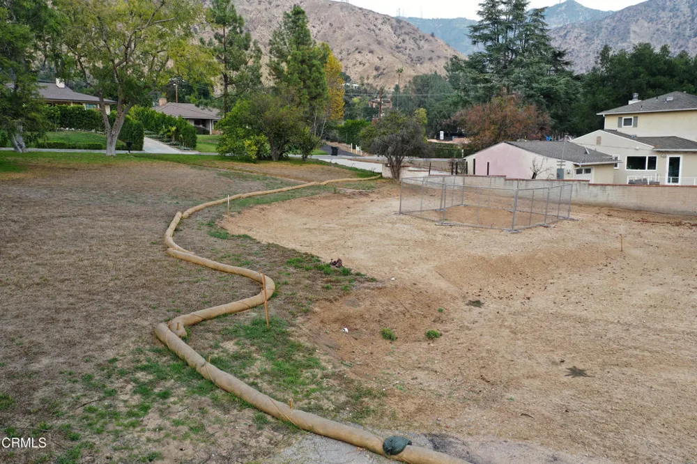 1808 E Altadena Drive Altadena, CA 91001