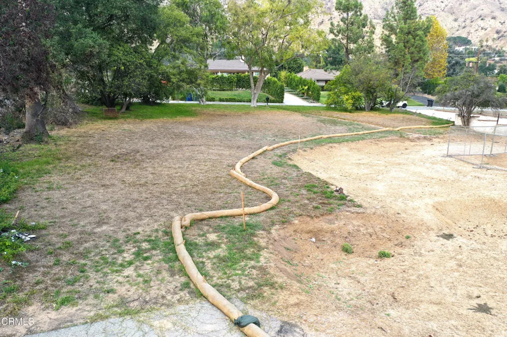1808 E Altadena Drive Altadena, CA 91001