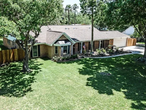 208 Lakeshore Drive