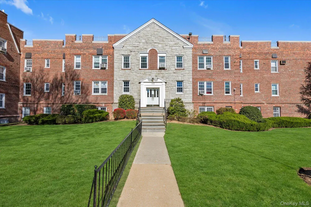 102 S Village Avenue #3B Rockville Centre, NY 11570