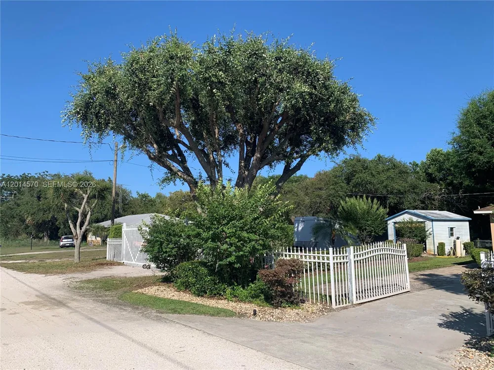 196 JAMISON AVE Lake Placid, FL 33852
