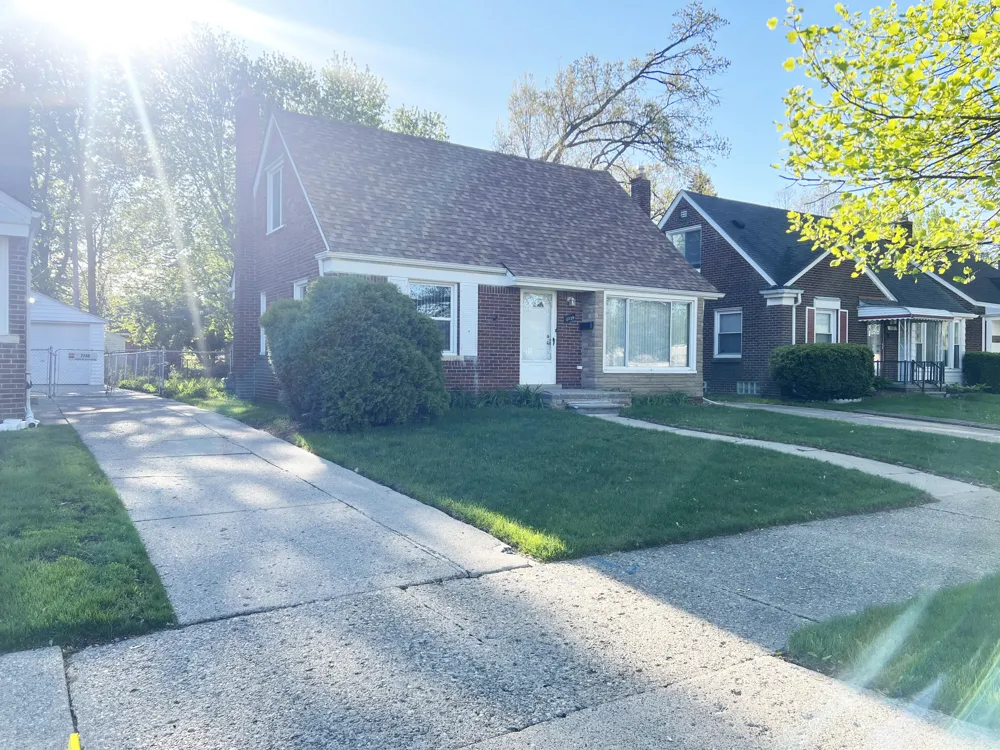 7730 Chatham Redford, MI 48239