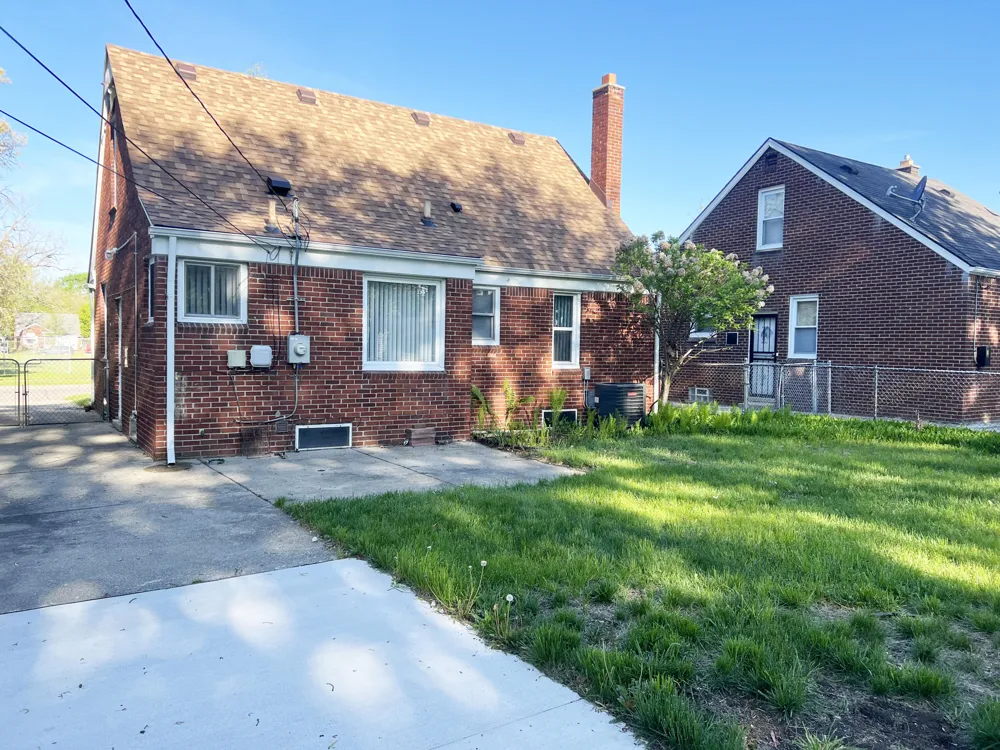 7730 Chatham Redford, MI 48239