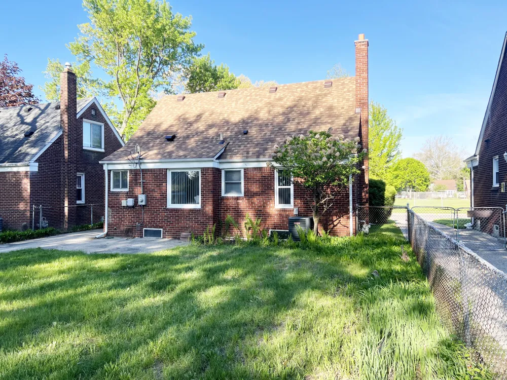 7730 Chatham Redford, MI 48239