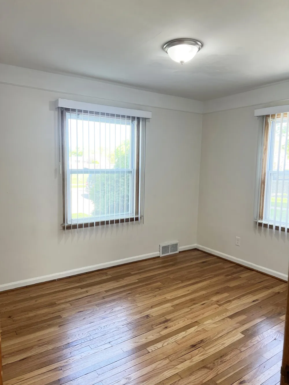 7730 Chatham Redford, MI 48239