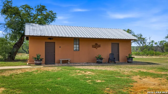 5797 Fm 3408 Cotulla, TX 78014