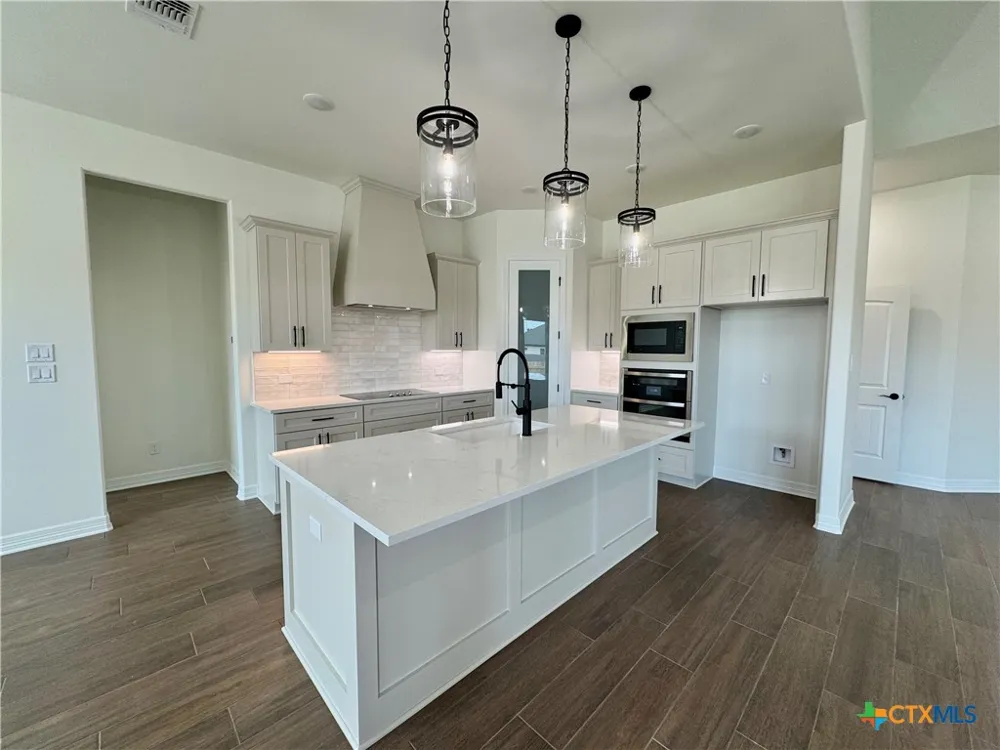 801 Golden Eagle Cove Salado, TX 76571