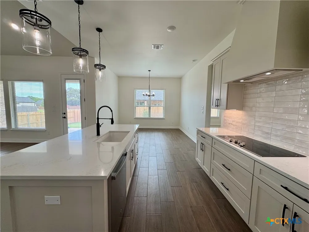 801 Golden Eagle Cove Salado, TX 76571