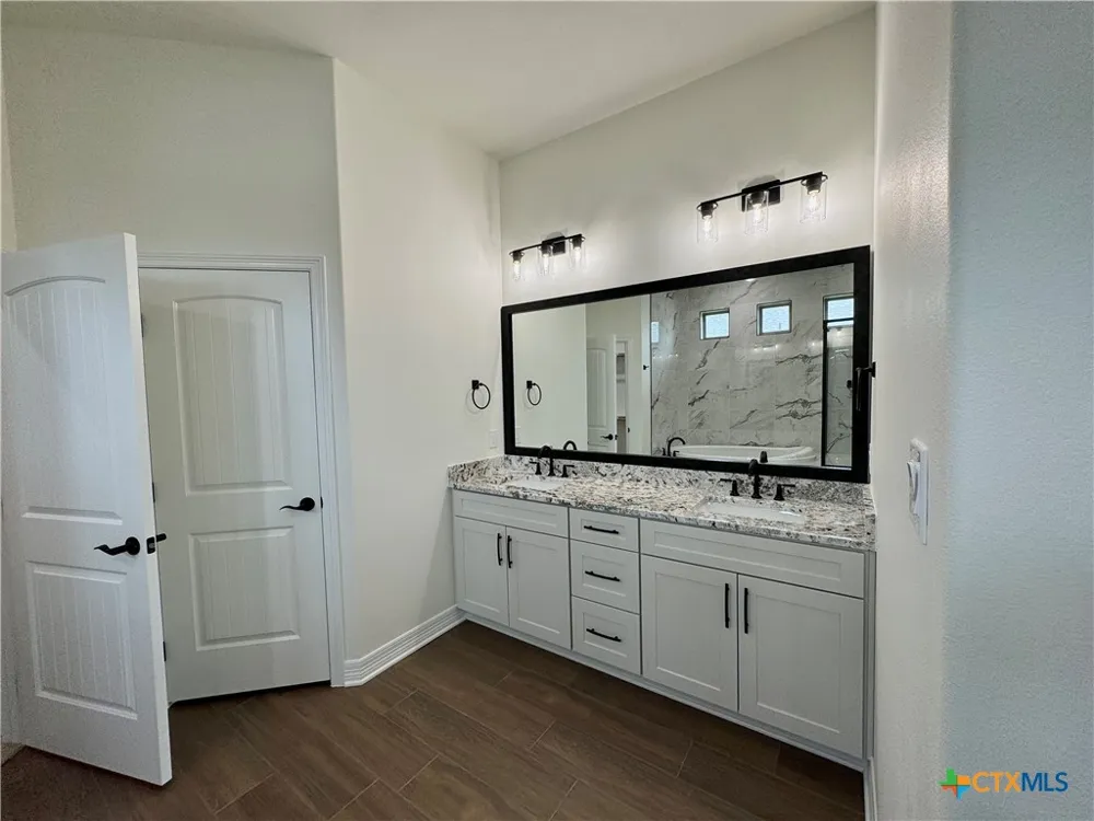 801 Golden Eagle Cove Salado, TX 76571