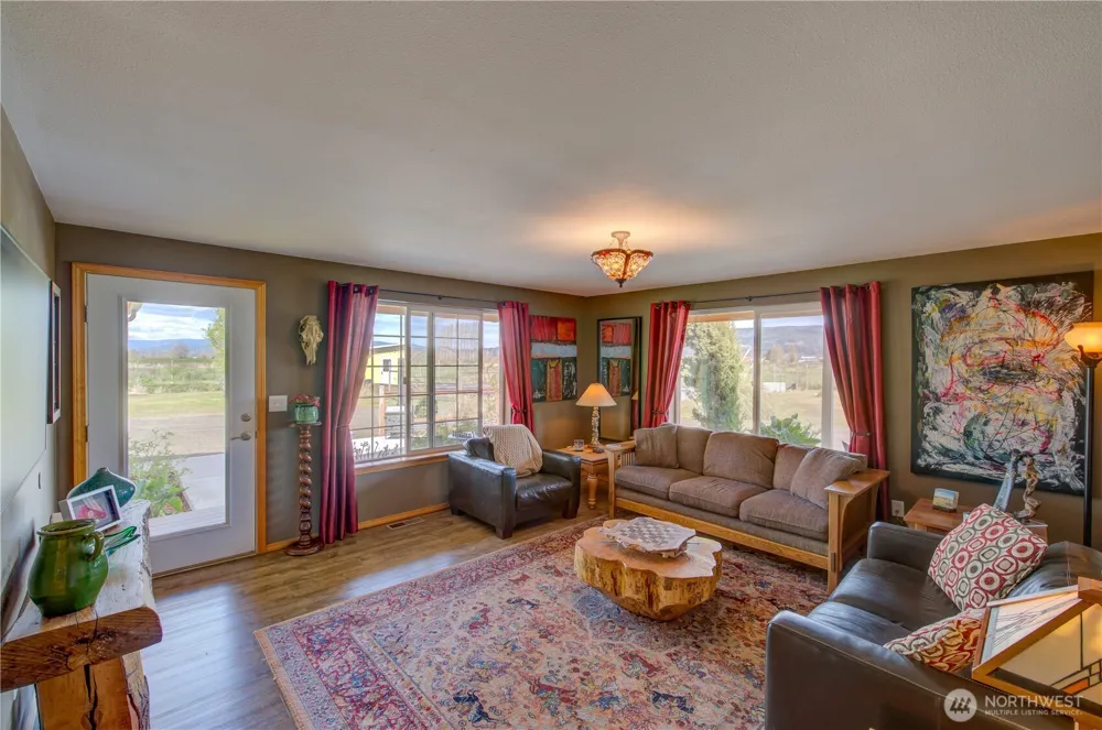 31 Blue Skies Lane Cathlamet, WA 98612