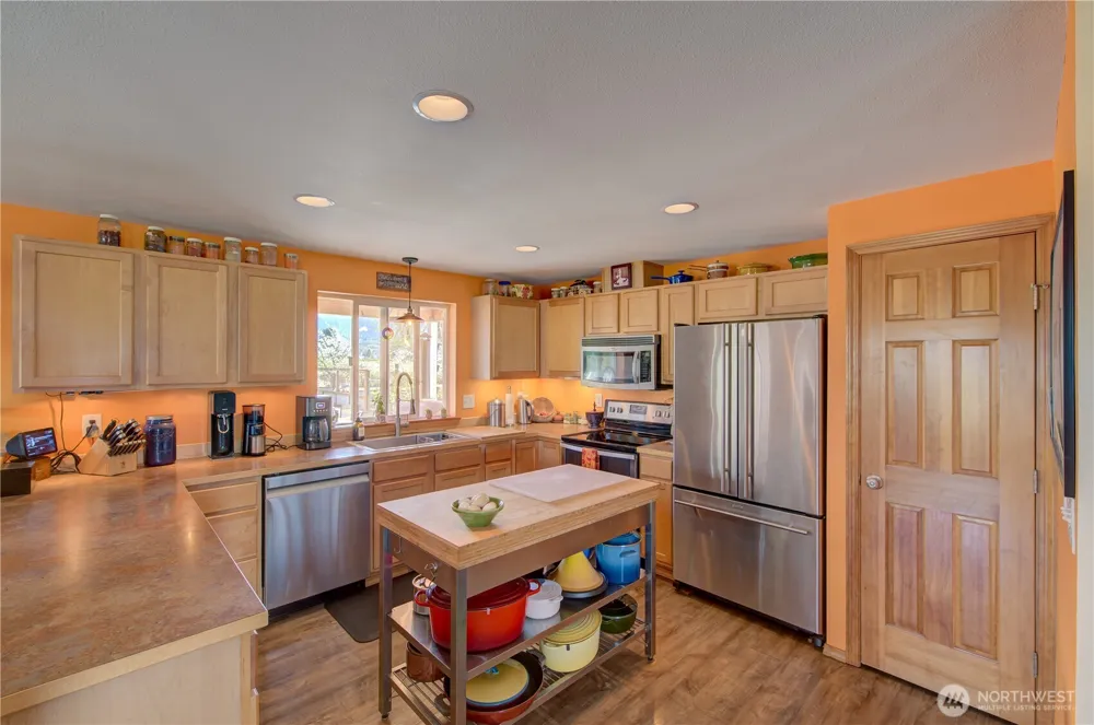 31 Blue Skies Lane Cathlamet, WA 98612