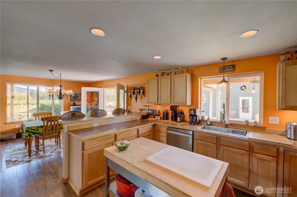 31 Blue Skies Lane Cathlamet, WA 98612