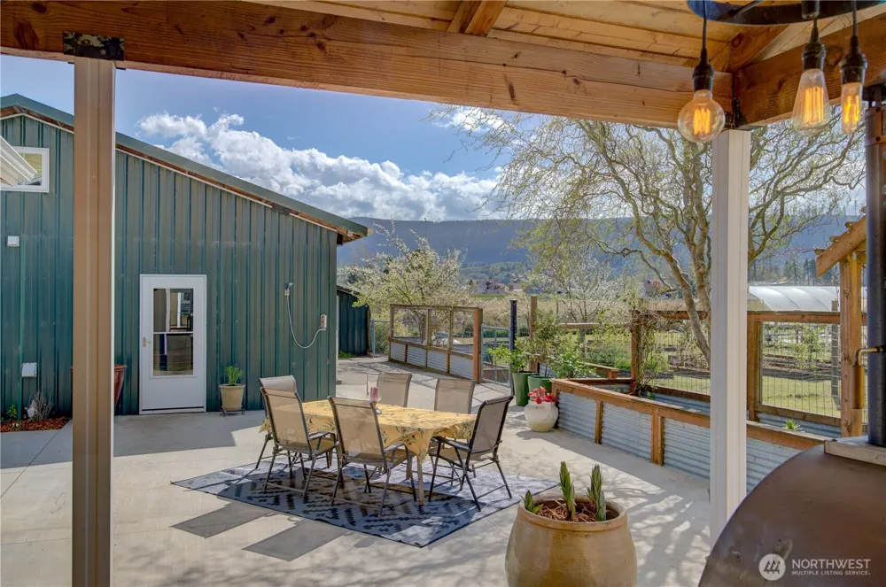 31 Blue Skies Lane Cathlamet, WA 98612