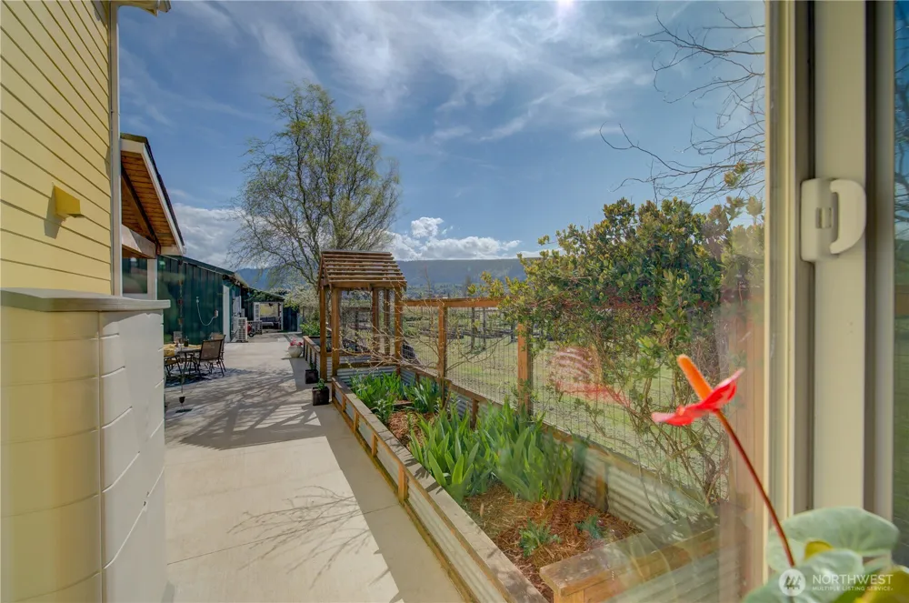 31 Blue Skies Lane Cathlamet, WA 98612