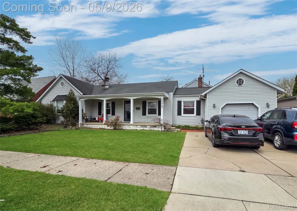 22449 Marine Avenue Eastpointe City, MI 48021