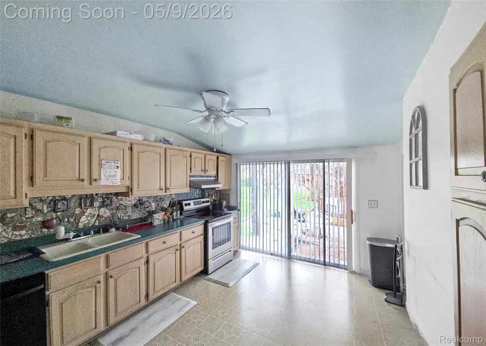 22449 Marine Avenue Eastpointe City, MI 48021