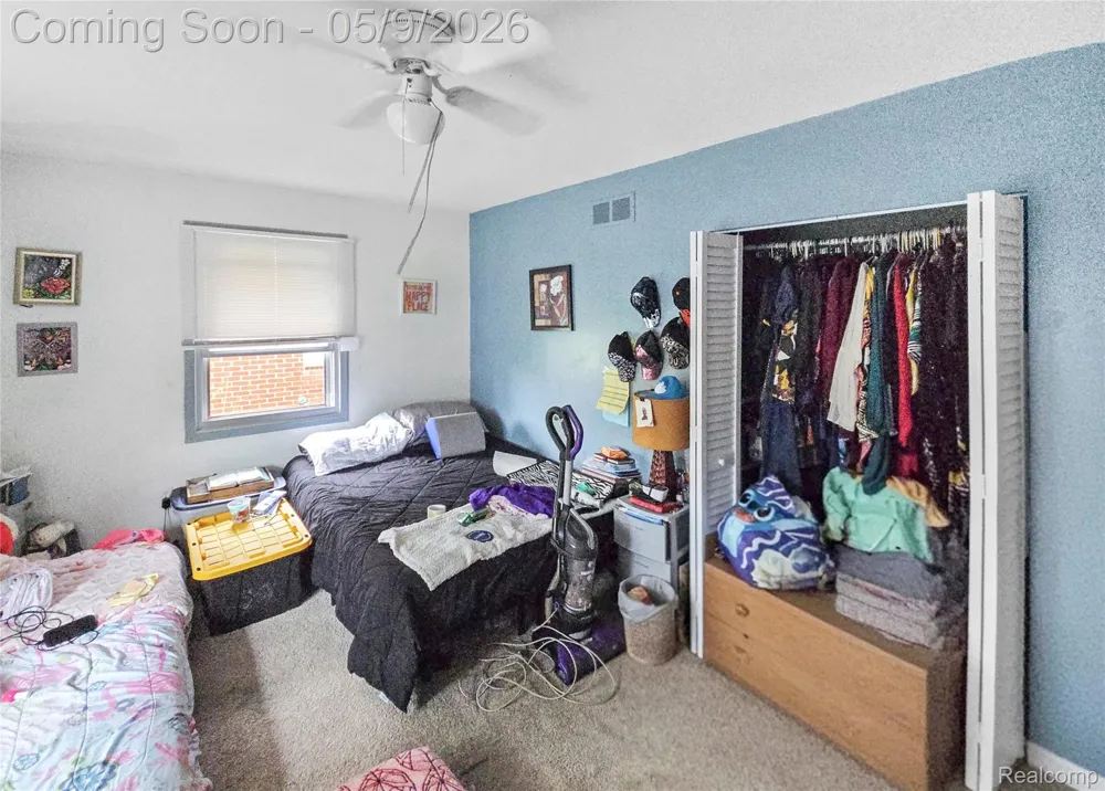 22449 Marine Avenue Eastpointe City, MI 48021