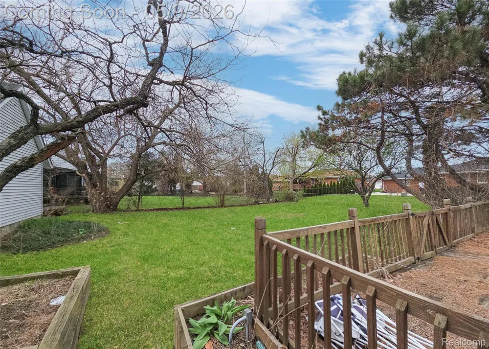 22449 Marine Avenue Eastpointe City, MI 48021