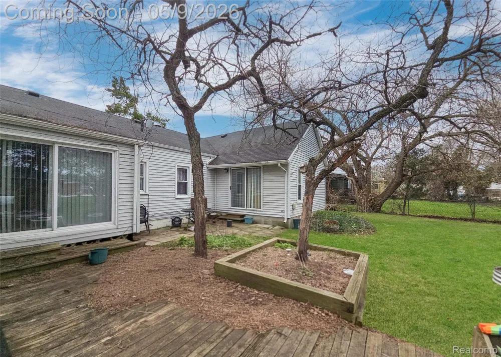 22449 Marine Avenue Eastpointe City, MI 48021