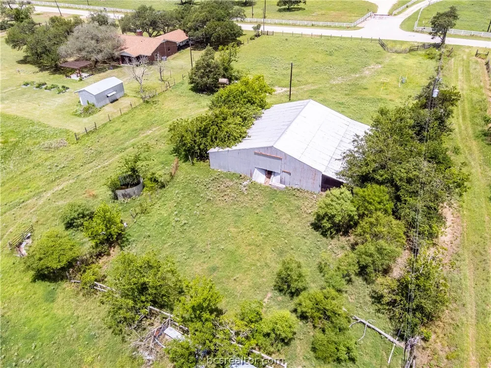 59 CR 208 Giddings, TX 78942