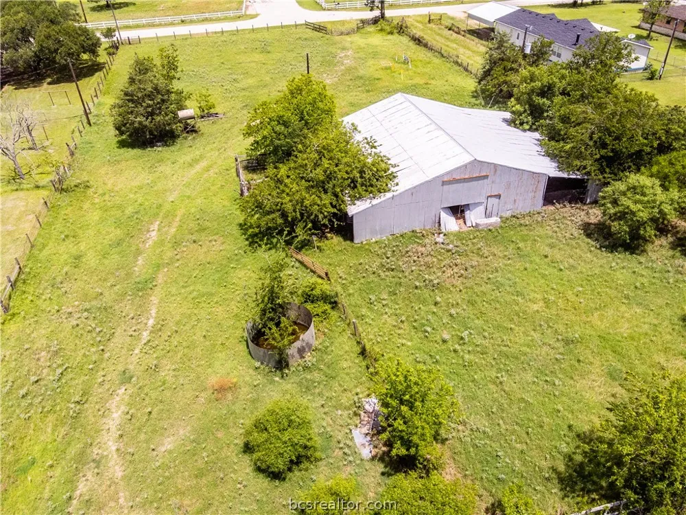 59 CR 208 Giddings, TX 78942