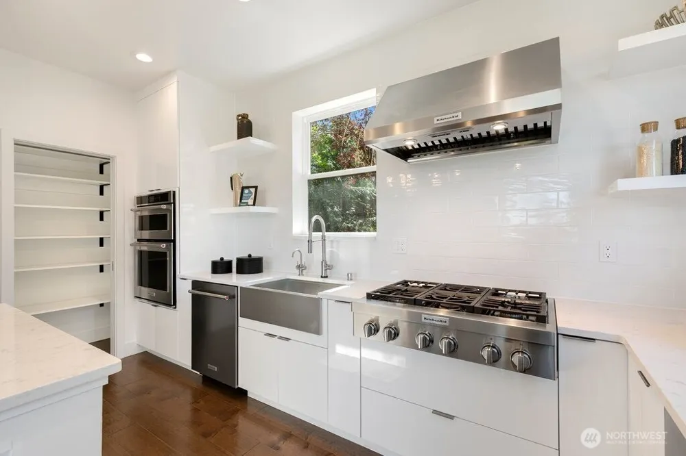 13643 SE 10th Street SE Bellevue, WA 98005
