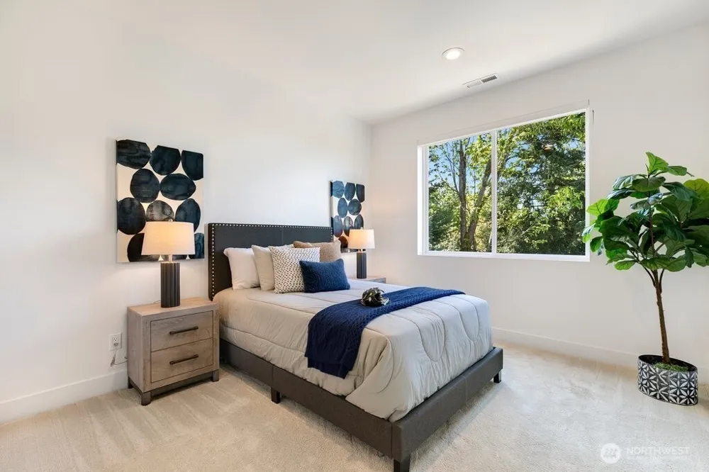 13643 SE 10th Street SE Bellevue, WA 98005