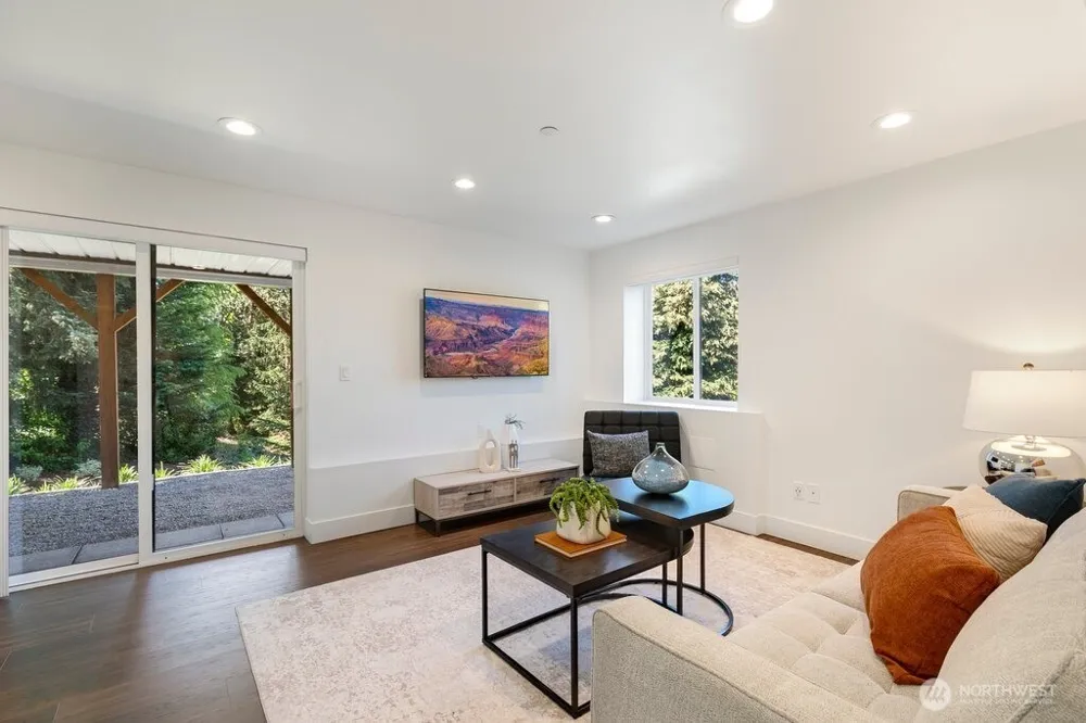 13643 SE 10th Street SE Bellevue, WA 98005