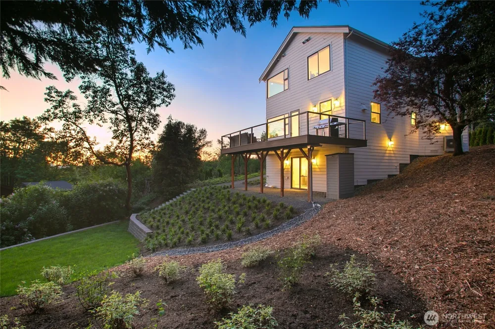 13643 SE 10th Street SE Bellevue, WA 98005