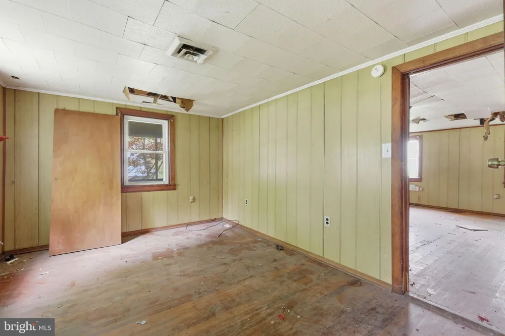 24 ELM STREET Salem, NJ 08079