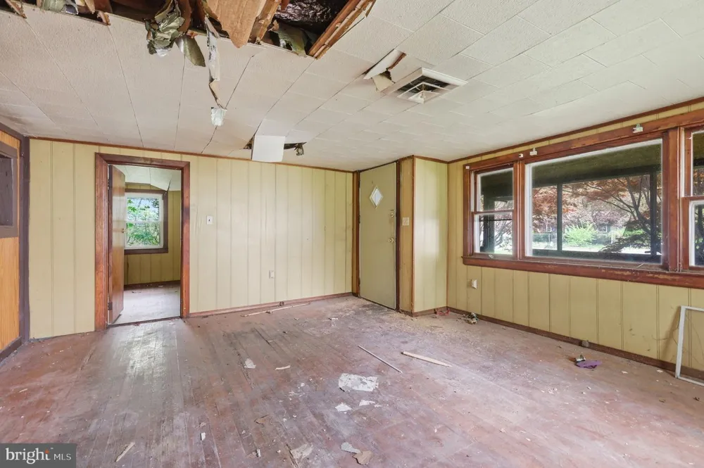 24 ELM STREET Salem, NJ 08079