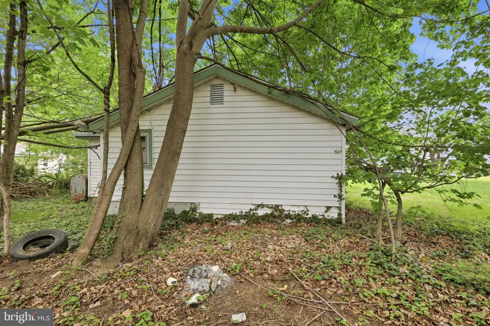24 ELM STREET Salem, NJ 08079