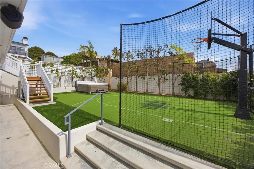 826 18th Street Hermosa Beach, CA 90254
