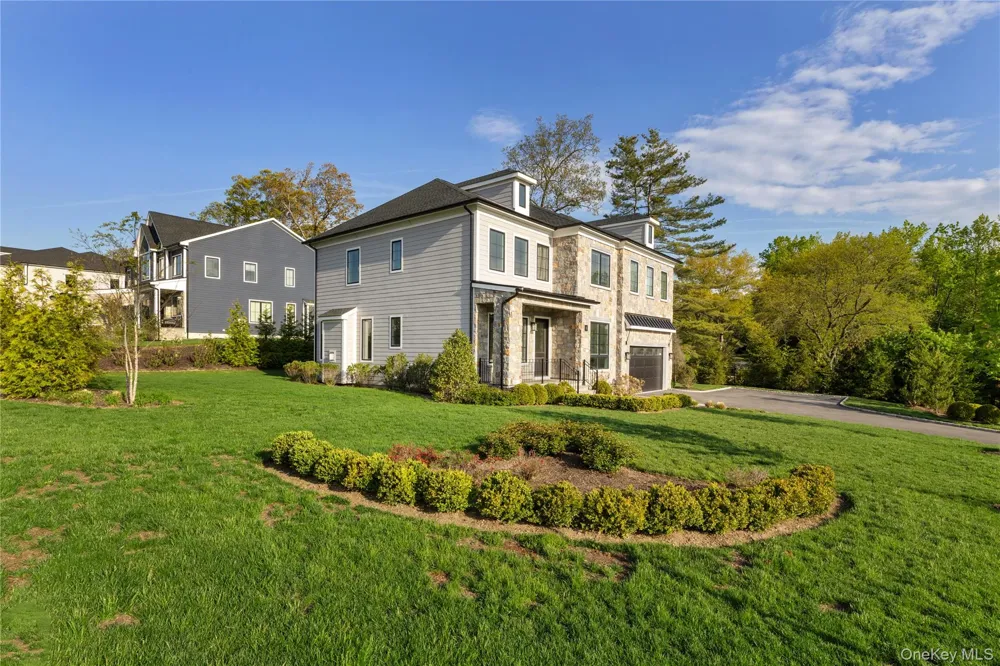 1 Sequoia Circle Manhasset, NY 11030
