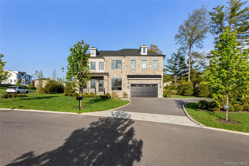 1 Sequoia Circle Manhasset, NY 11030
