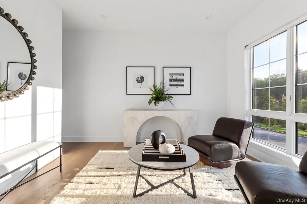 1 Sequoia Circle Manhasset, NY 11030