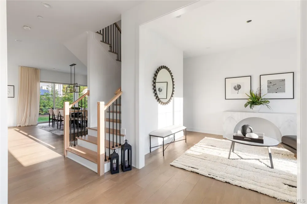 1 Sequoia Circle Manhasset, NY 11030