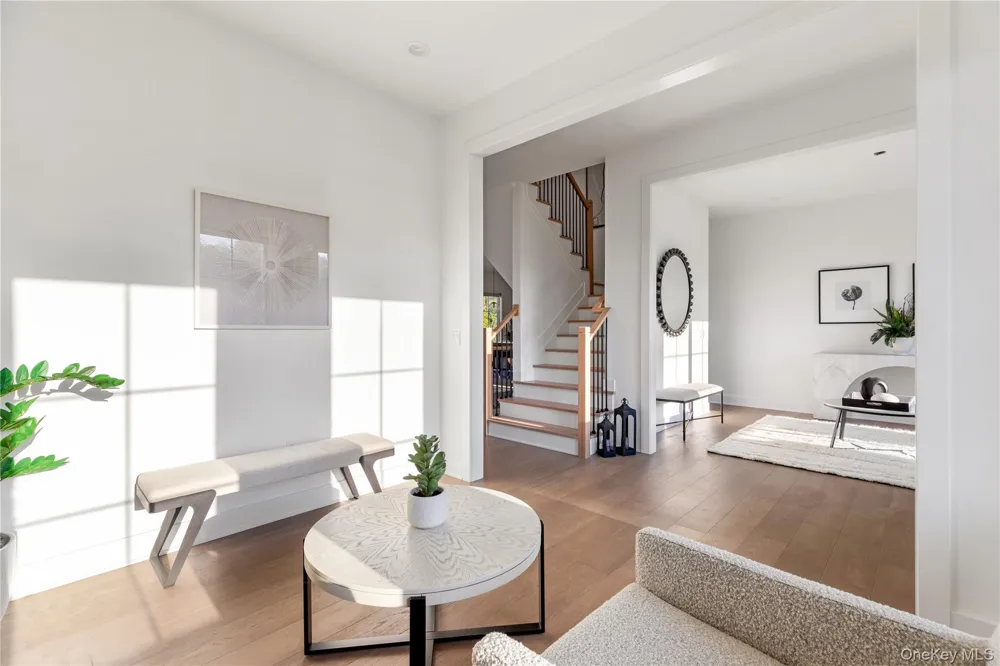 1 Sequoia Circle Manhasset, NY 11030